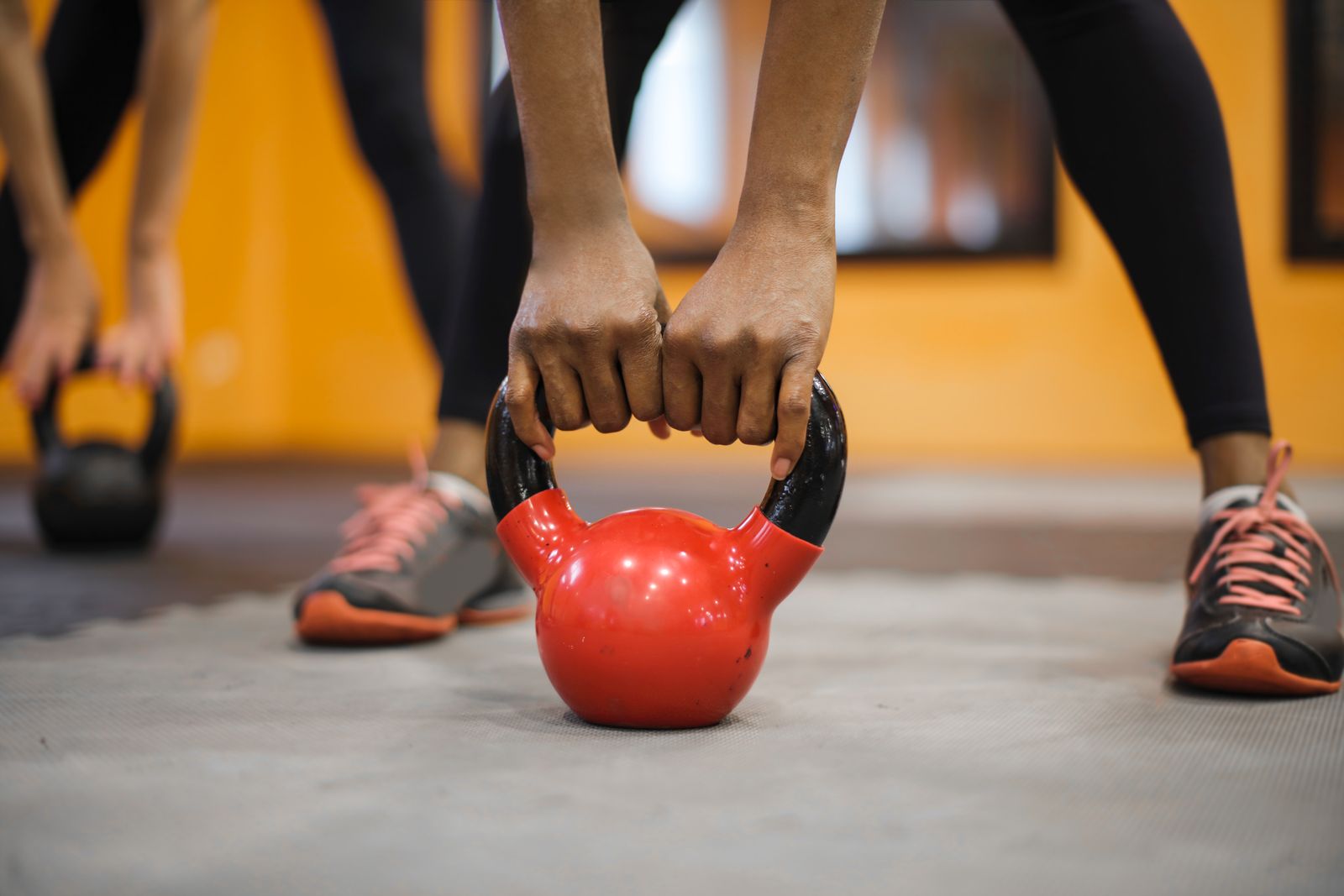 A person gripping a kettlebell during a strength workout, showing how resistance training supports fat loss better than endless cardio
