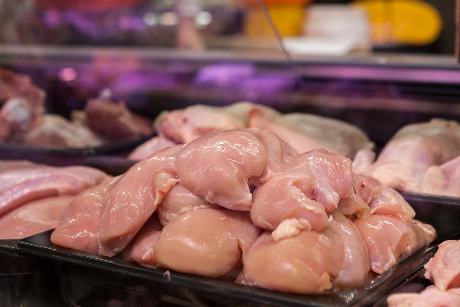 Fresh chicken at a meat counter, showing real-food protein that supports muscle recovery for beginners